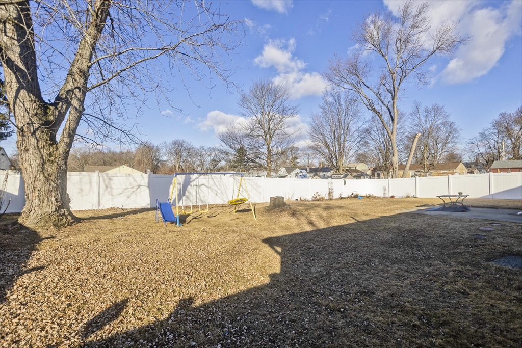 1722 Carew Street Springfield, MA 01104 - Photo 5 of 28 Gallery Image 5
