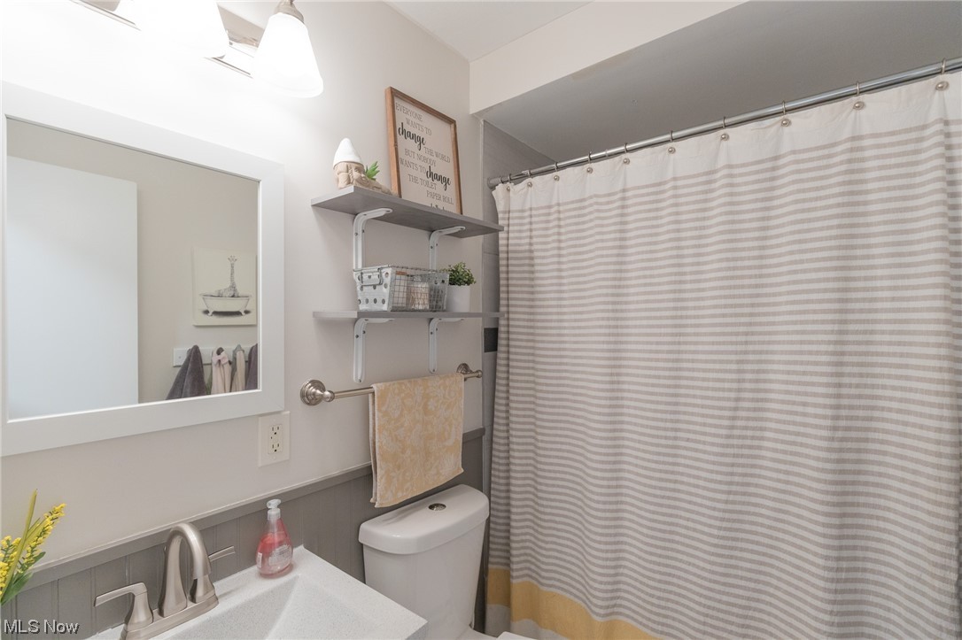 5515 West 48th Street Parma, OH 44134 - Photo 23 of 31 main bath