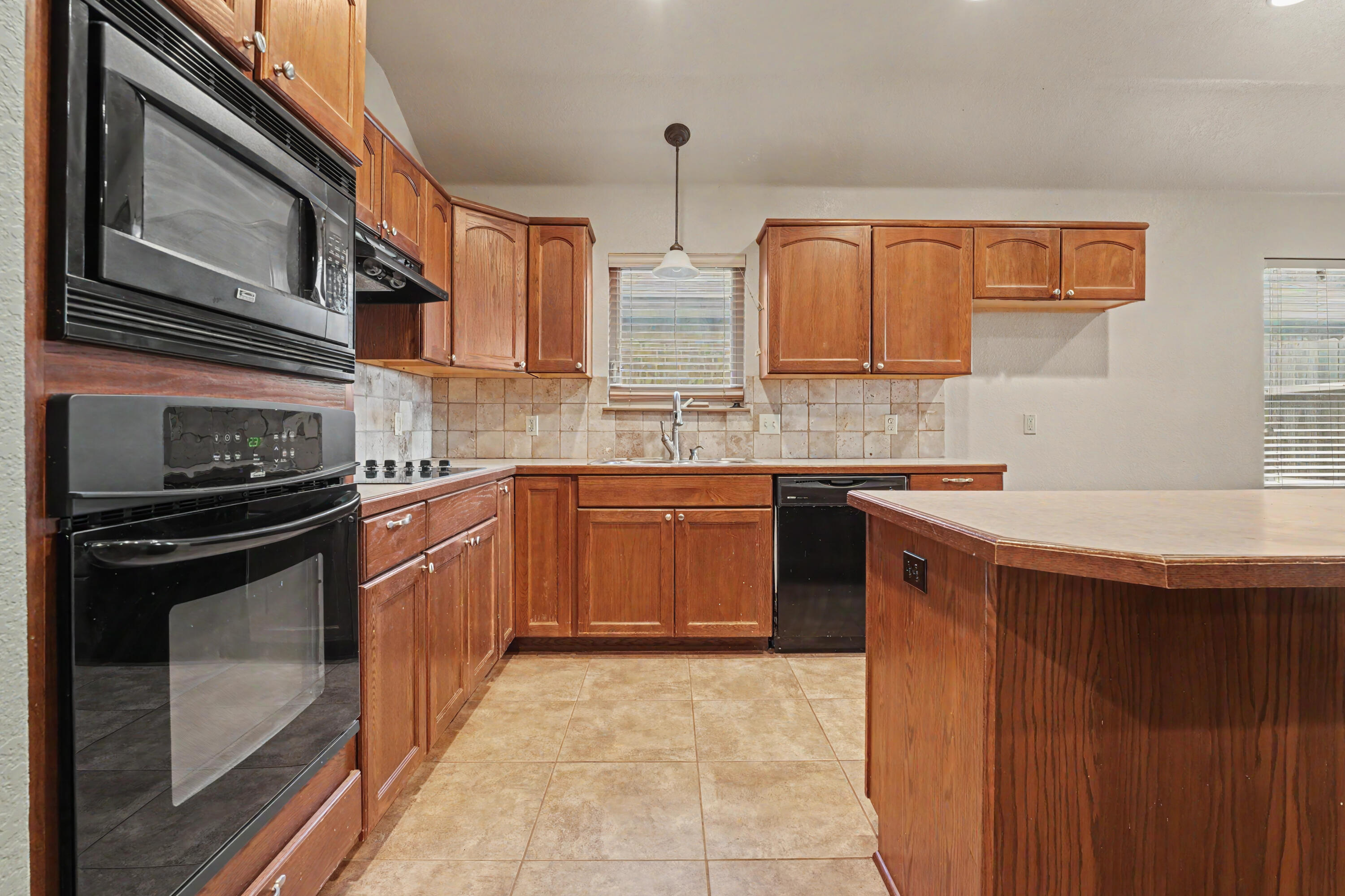 805 South 23rd Street Slaton, TX 79364 - Photo 4 of 22 DSC06942