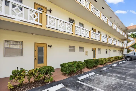 $72,000 | 5111 West Oakland Park Boulevard, Unit 105, Lauderdale Lakes, FL 33313
