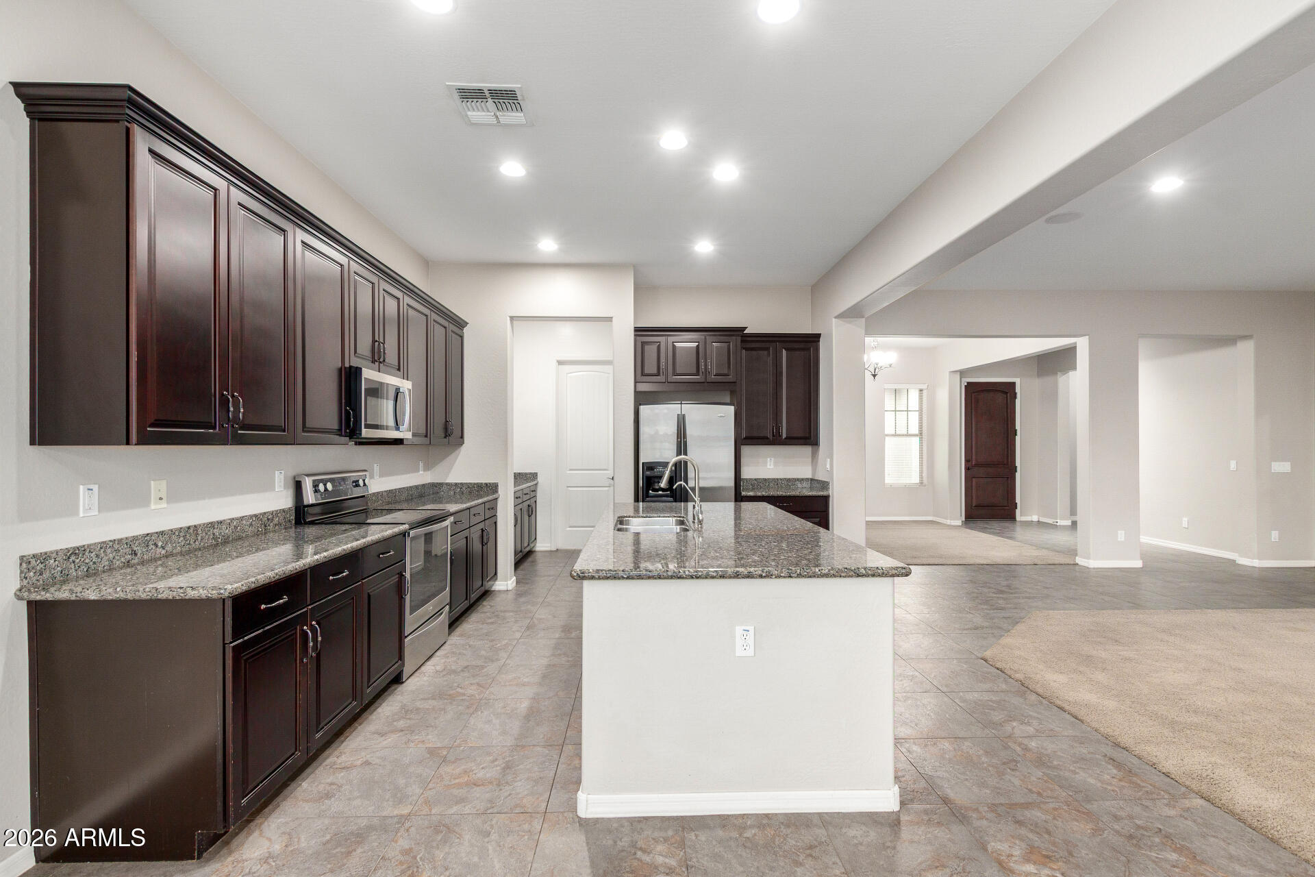 2960 East Derringer Way Gilbert, AZ 85297 - Photo 13 of 73 Kitchen