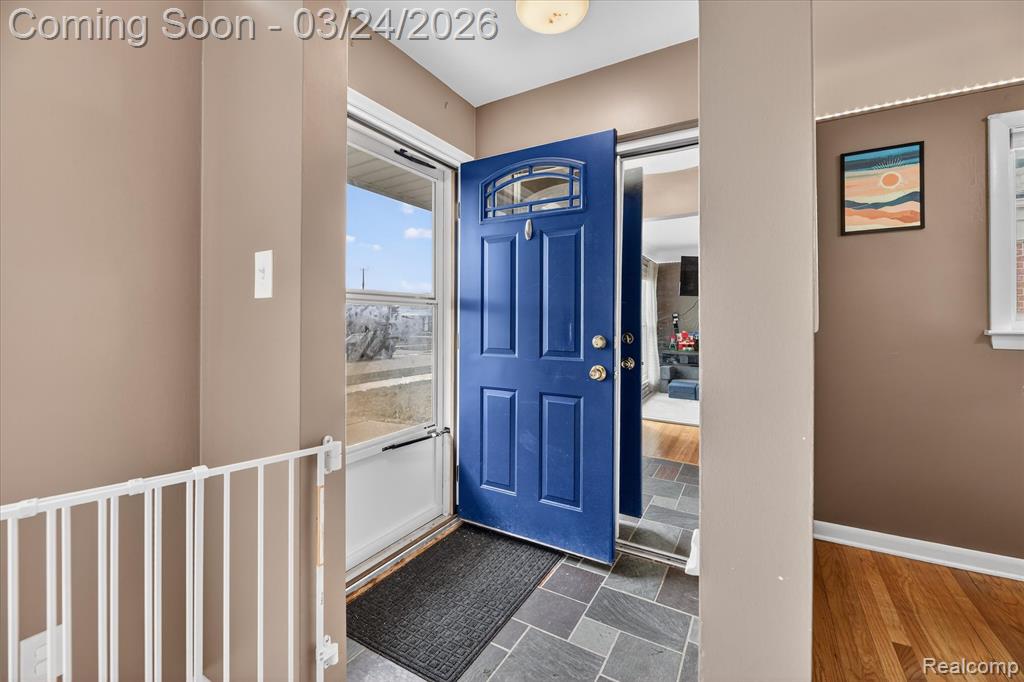 18053 Airport Road Fraser, MI 48026 - Photo 3 of 26