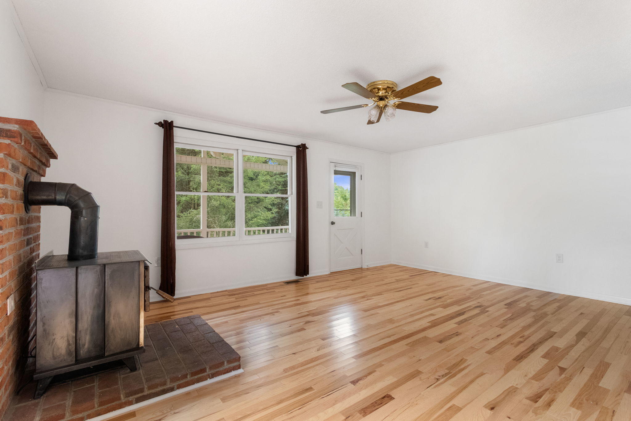 187 Muddy Branch Road Elizabethton, TN 37643 - Photo 5 of 18 3-web-or-mls-IMG_8982v