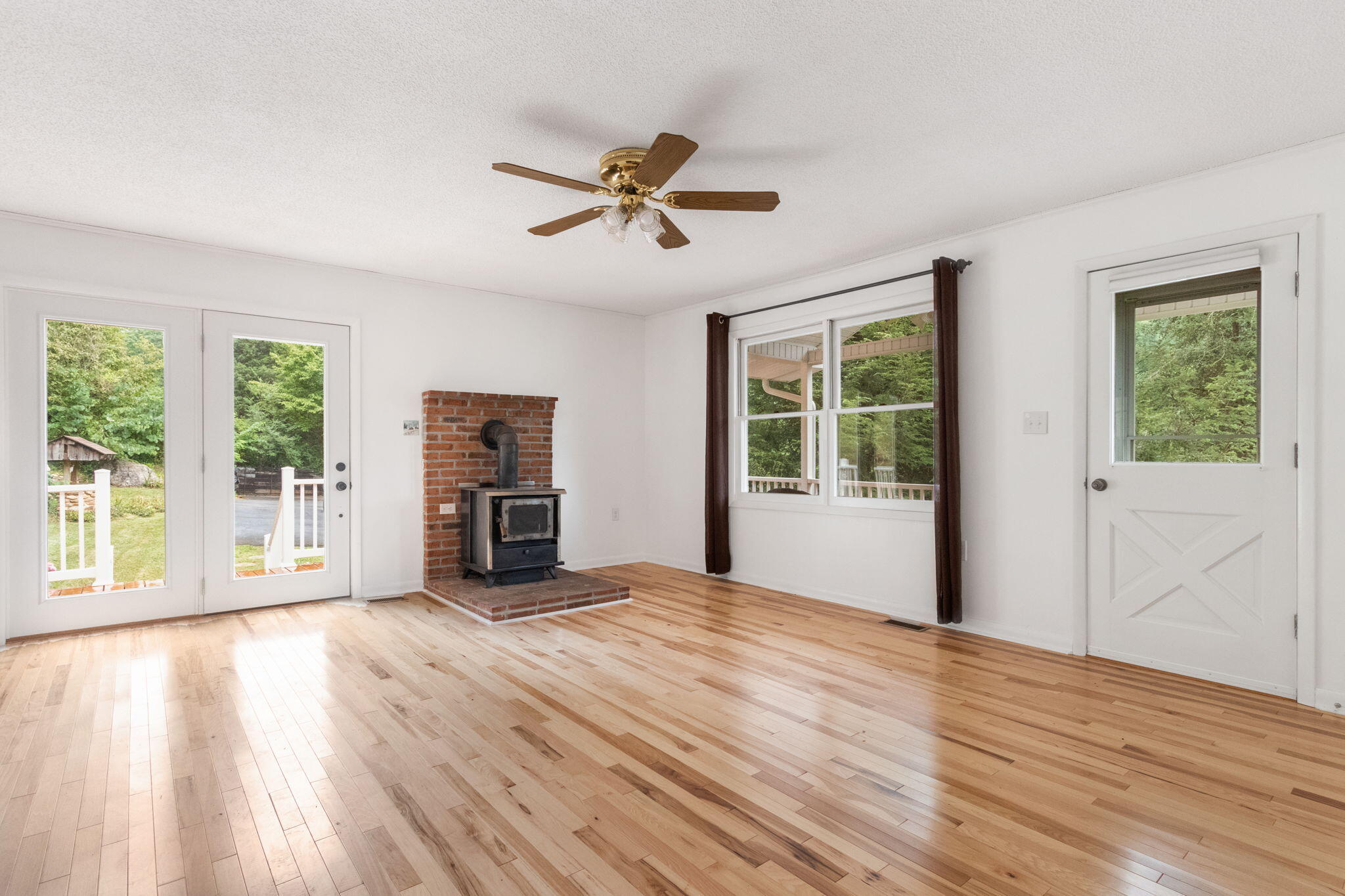 187 Muddy Branch Road Elizabethton, TN 37643 - Photo 6 of 18 4-web-or-mls-IMG_8985v