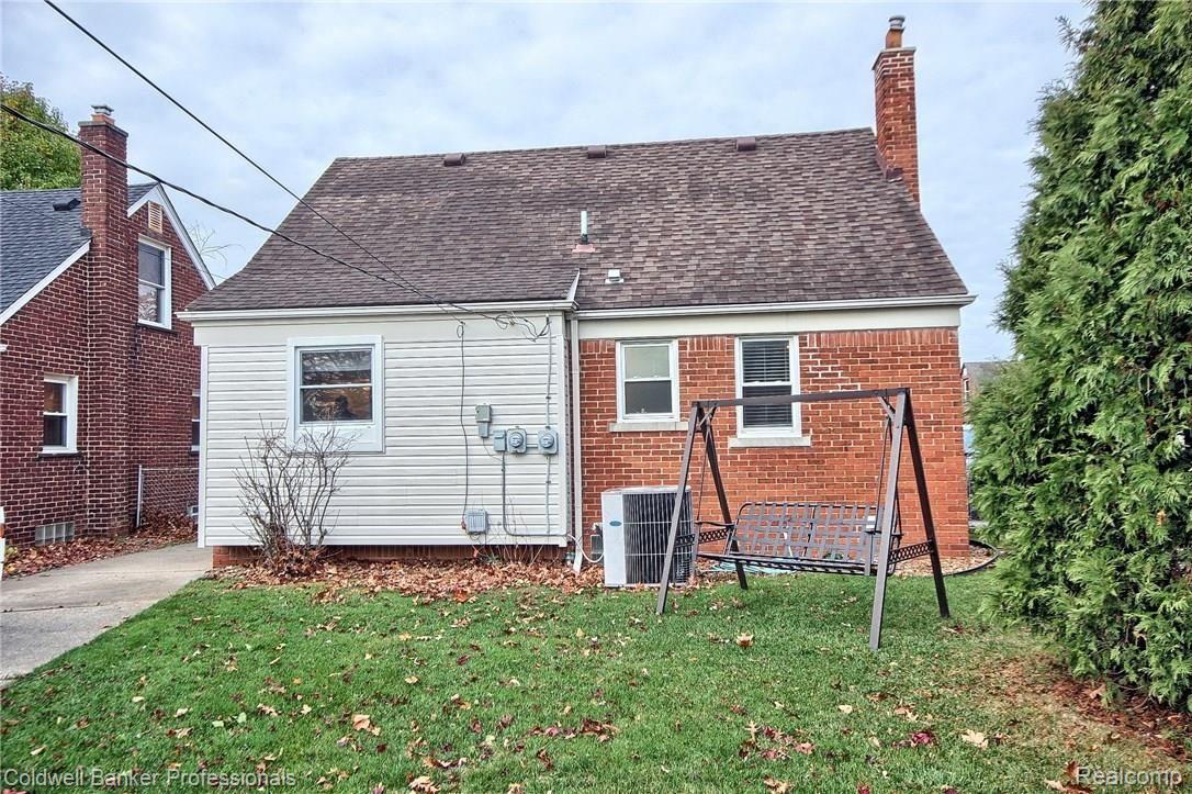 9691 Ruth Avenue Allen Park, MI 48101 - Photo 21 of 25 Rear.jpg