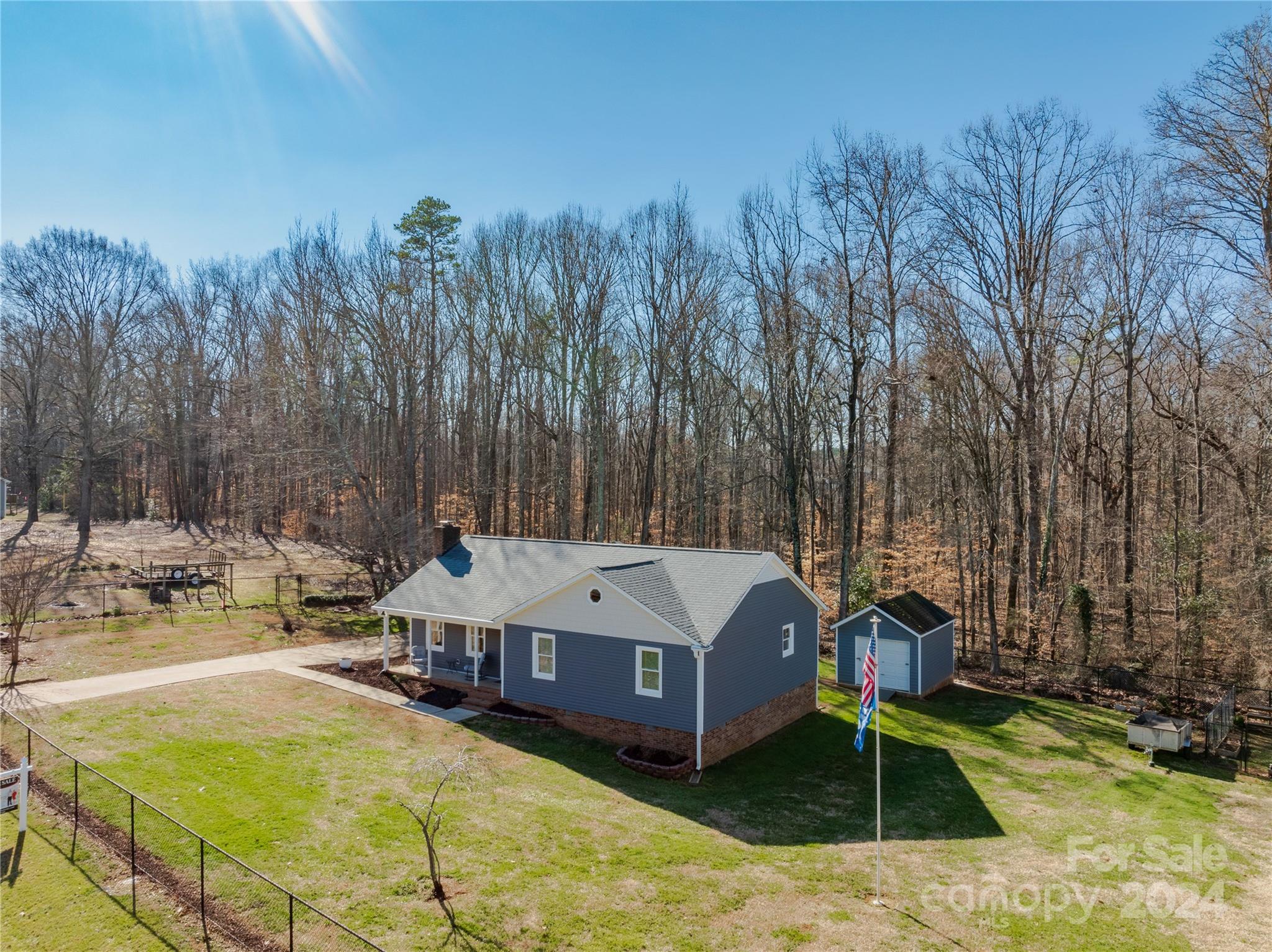5709 Mingus Road Charlotte, NC 28216 - Photo 3 of 36 Gallery Image 3