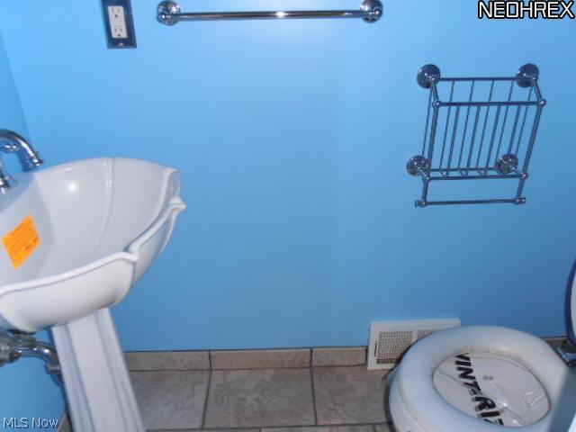 4825 Fairlawn Road Cleveland, OH 44124 - Photo 8 of 25 Gallery Image 8