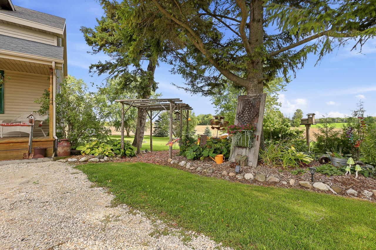 7914 Scheffler Road Newton, WI 53063 - Photo 26 of 60 Beautiful Landscaping