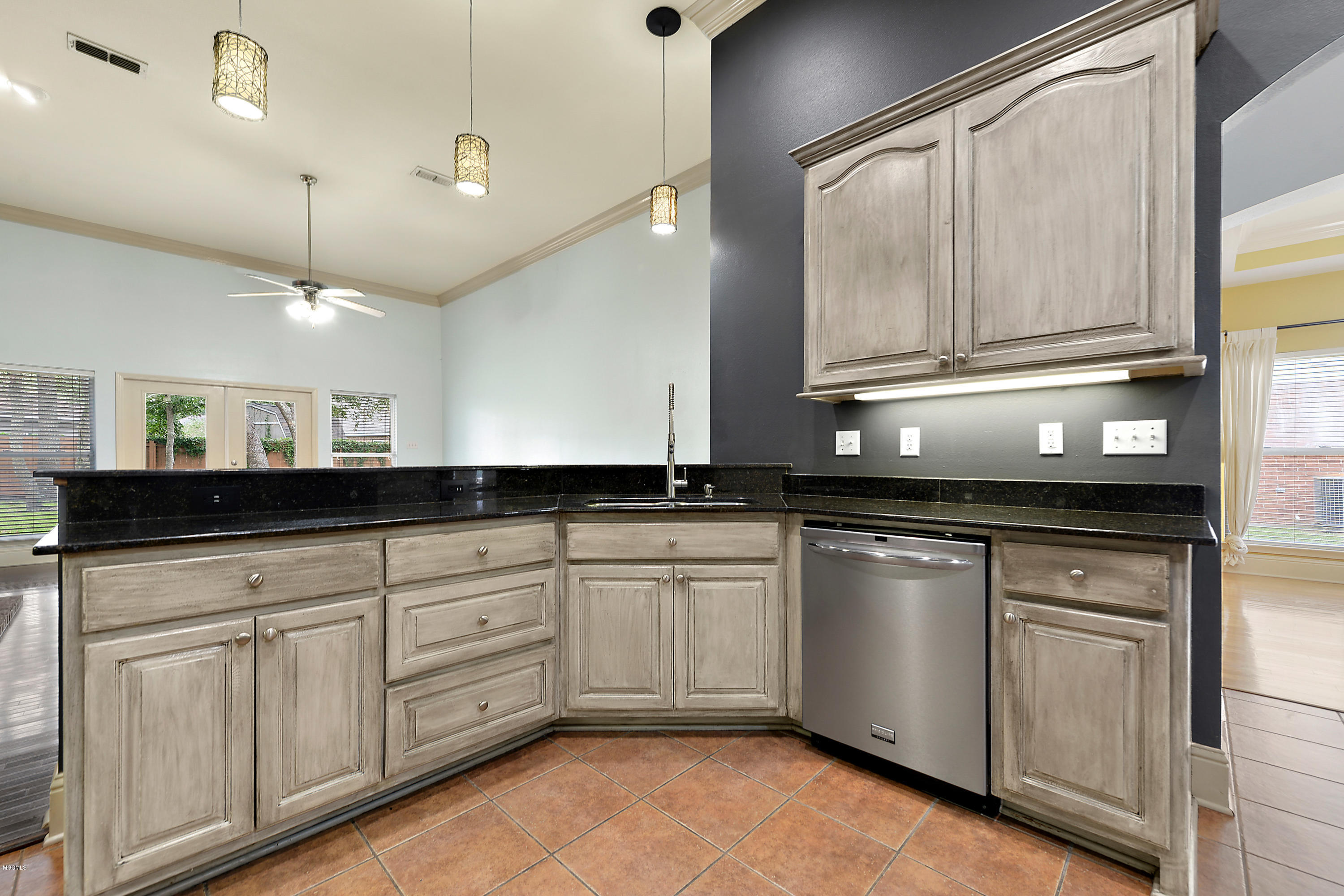 7832 Rue Morgan Ocean Springs, MS 39564 - Photo 9 of 27 008
