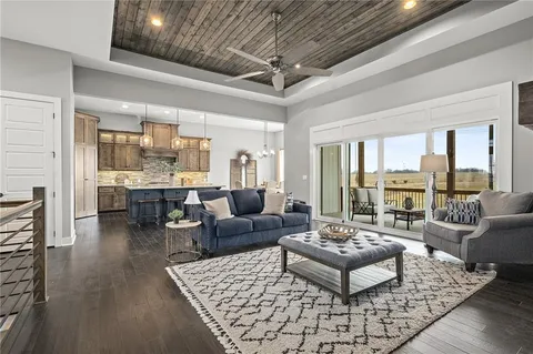 $790,565 | 25012 West 89th Street, Lenexa, KS 66227