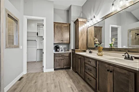 $790,565 | 25012 West 89th Street, Lenexa, KS 66227