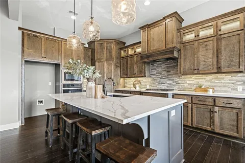 $790,565 | 25012 West 89th Street, Lenexa, KS 66227