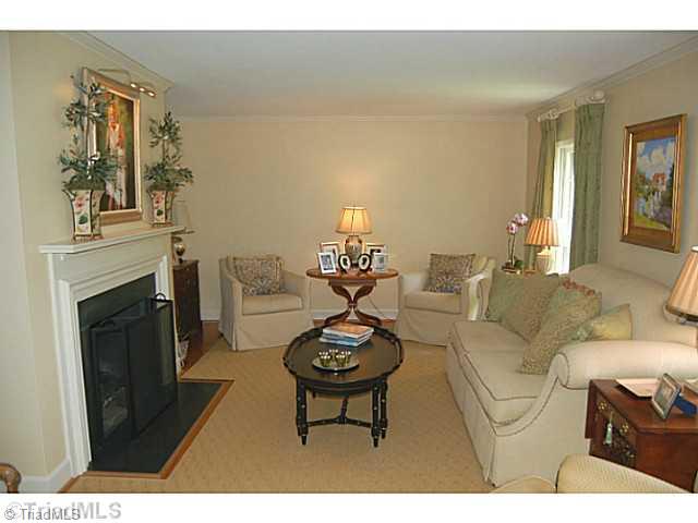 808 Dover Road Greensboro, NC 27408 - Photo 3 of 16 Living Room.