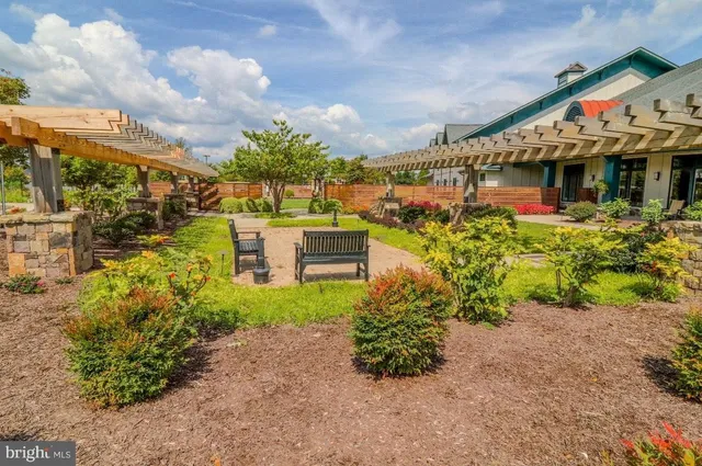a view of a tennis court