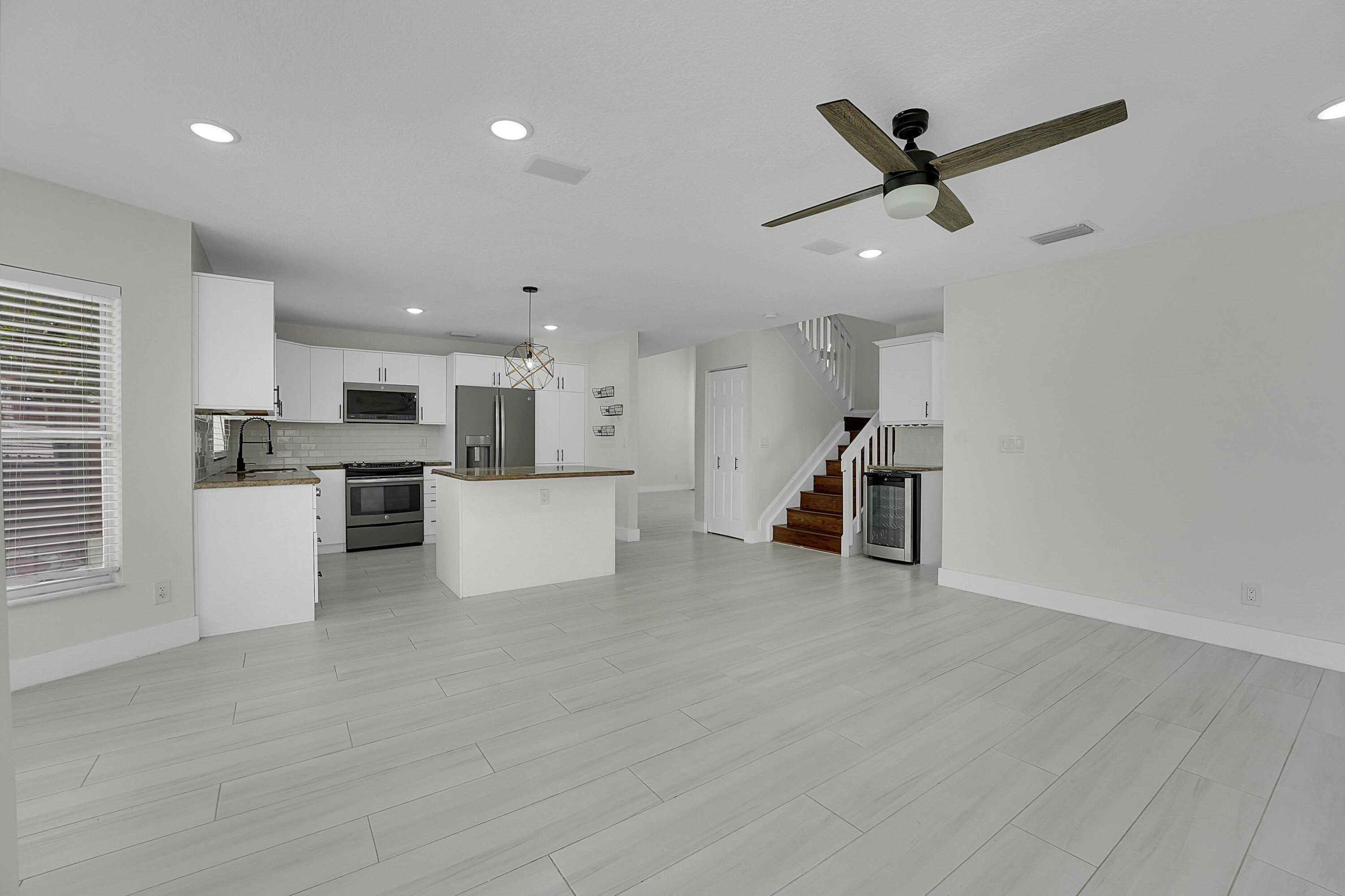 7282 Michigan Isle Road Lake Worth, FL 33467 - Photo 13 of 43 14_family room
