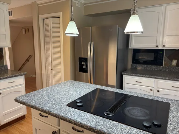 $2,900 | 18210 Bal Harbour Drive, Nassau Bay, TX 77058