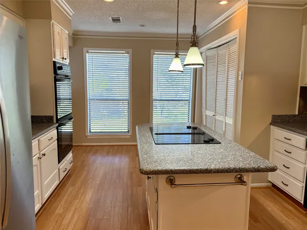 $2,900 | 18210 Bal Harbour Drive, Nassau Bay, TX 77058