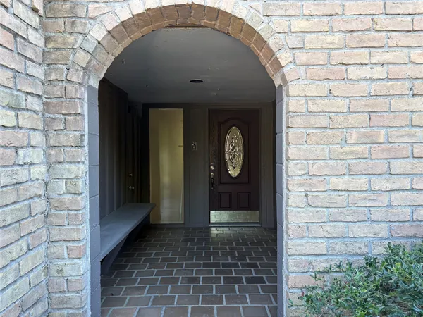 $2,900 | 18210 Bal Harbour Drive, Nassau Bay, TX 77058