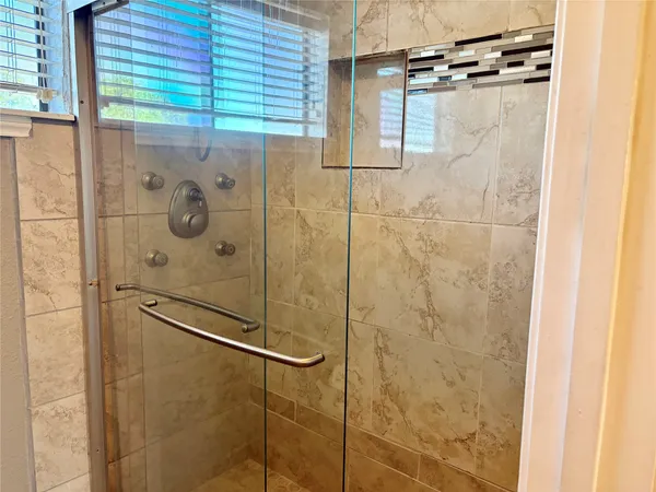 $2,900 | 18210 Bal Harbour Drive, Nassau Bay, TX 77058