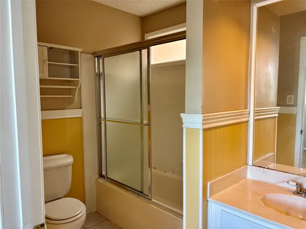 $2,900 | 18210 Bal Harbour Drive, Nassau Bay, TX 77058