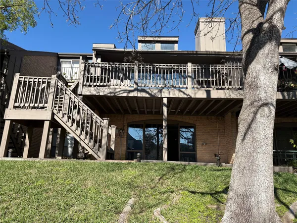 $2,900 | 18210 Bal Harbour Drive, Nassau Bay, TX 77058