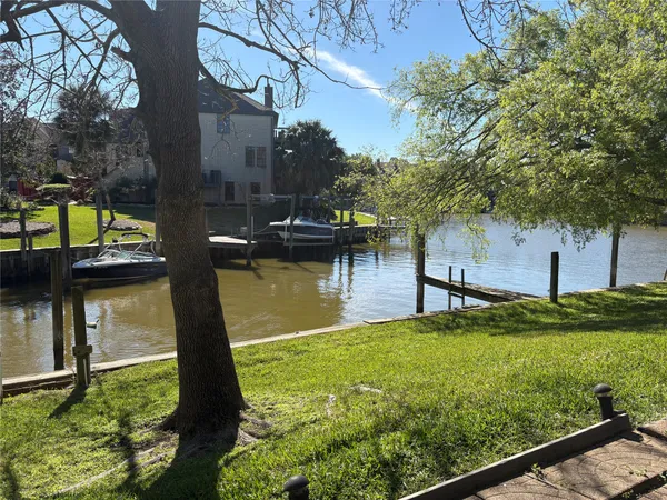 $2,900 | 18210 Bal Harbour Drive, Nassau Bay, TX 77058