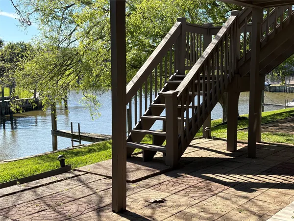 $2,900 | 18210 Bal Harbour Drive, Nassau Bay, TX 77058