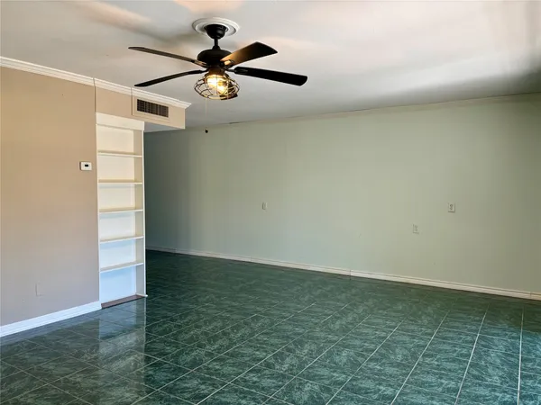 $2,900 | 18210 Bal Harbour Drive, Nassau Bay, TX 77058