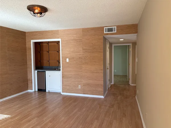 $2,900 | 18210 Bal Harbour Drive, Nassau Bay, TX 77058