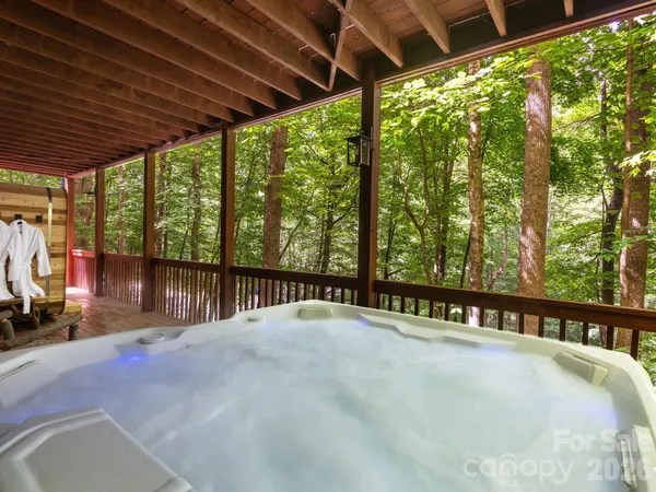 $650,000 | 37 Grinnin Sun Road, Burnsville, NC 28714