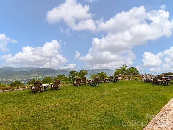 $650,000 | 37 Grinnin Sun Road, Burnsville, NC 28714