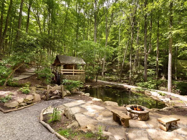 $650,000 | 37 Grinnin Sun Road, Burnsville, NC 28714