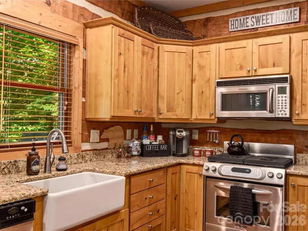 $650,000 | 37 Grinnin Sun Road, Burnsville, NC 28714