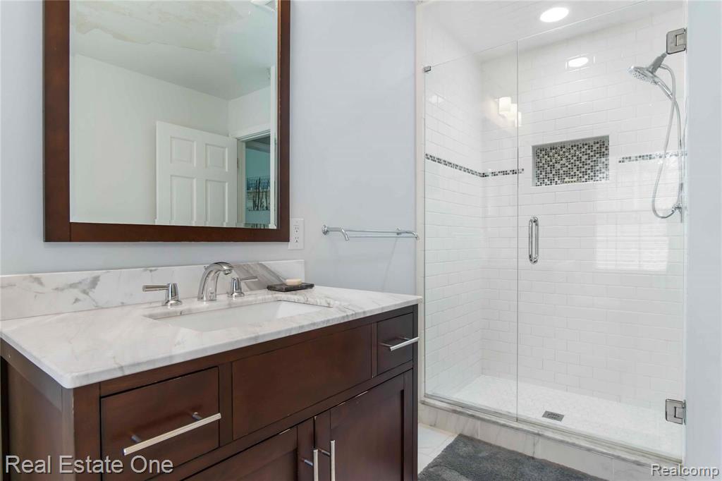 645 Cherry Tree Lane Rochester Hills, MI 48306 - Photo 21 of 43