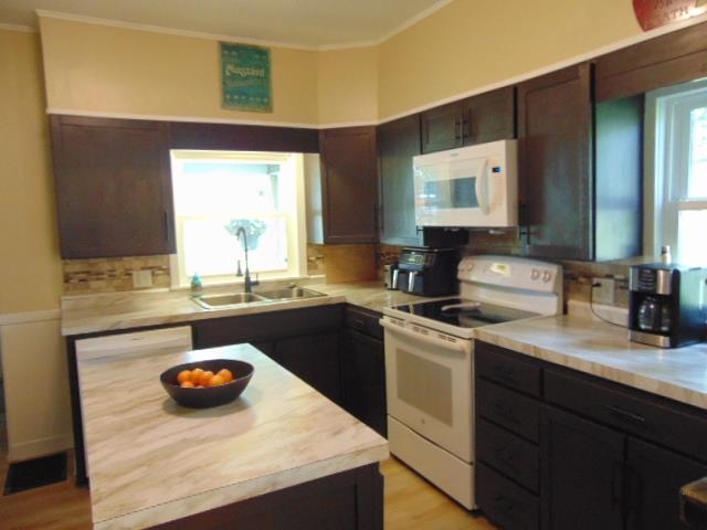 518 North Ithaca Street Ithaca, MI 48847 - Photo 12 of 42 1936790-23c60866-f574-4145-a85d-8aecfbfe8bf2.JPG