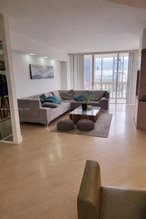 $4,200 | 19355 Turnberry Way, Unit 16L, Aventura, FL 33180