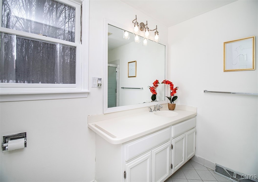 4654 Post Road Manlius, NY 13104 - Photo 38 of 49 Full Bathroom