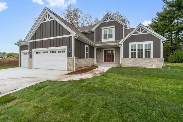 $799,900 | W221-n3075 Greenwood Road, Waukesha, WI 53186