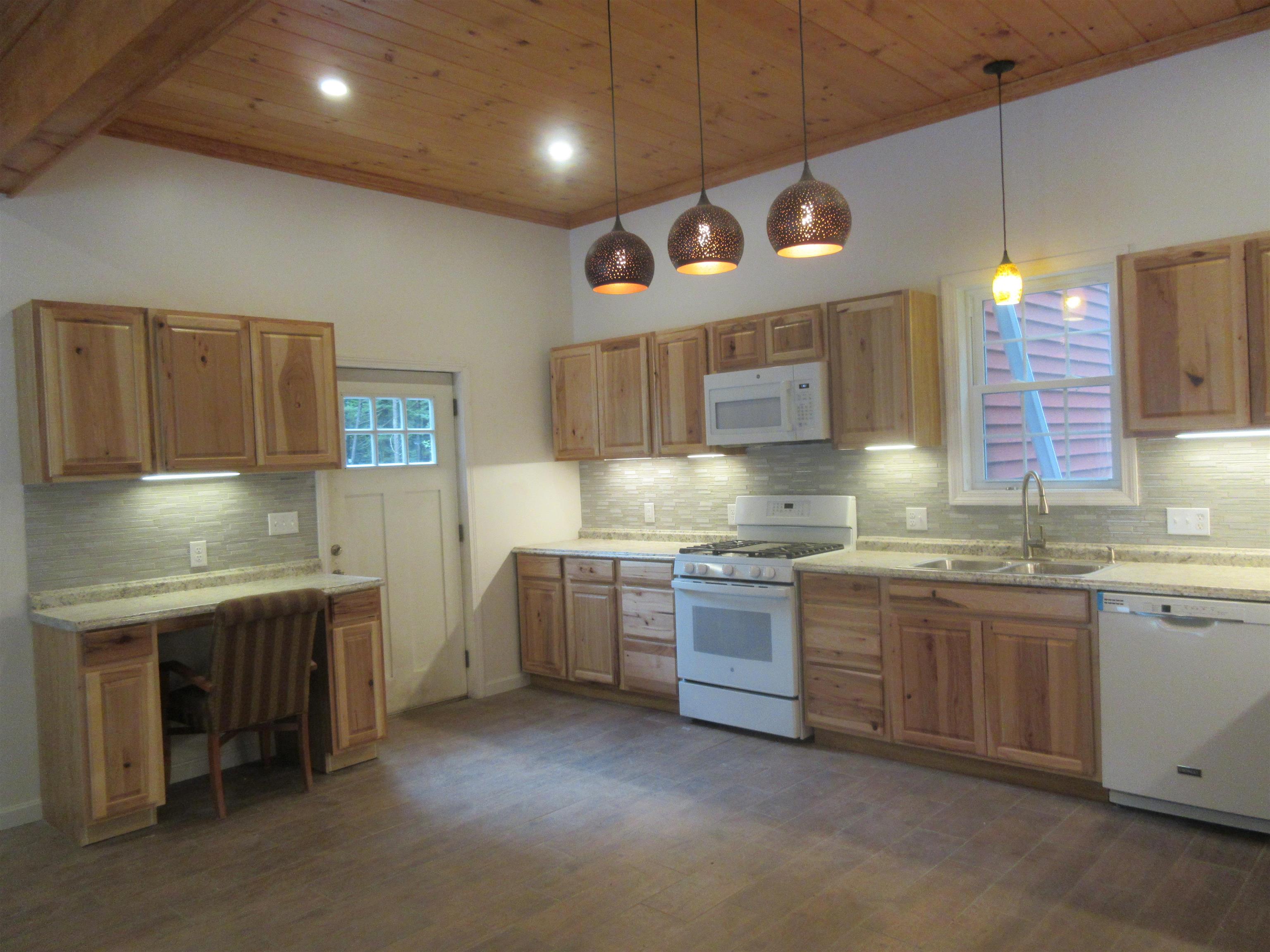 375 Bog Road Hillsborough, NH 03244 - Photo 4 of 37 Gallery Image 4