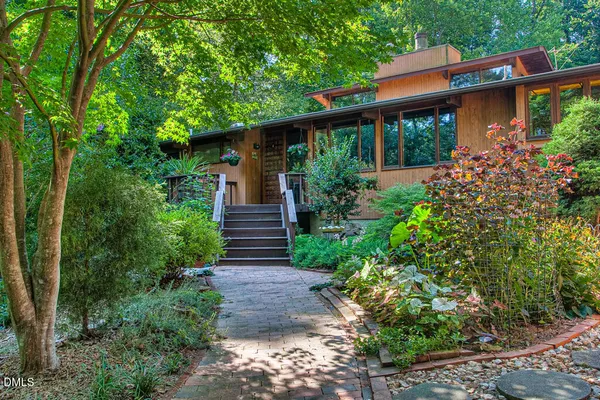 $1,200,000 | 902 Kings Mill Road, Chapel Hill, NC 27517