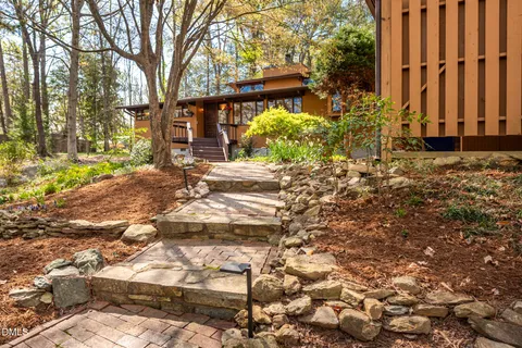 $1,200,000 | 902 Kings Mill Road, Chapel Hill, NC 27517