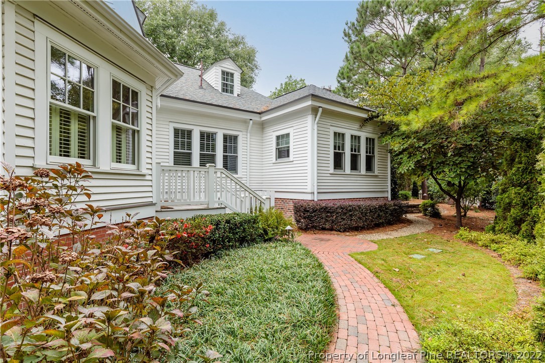 205 Cherokee Road Pinehurst, NC 28374 - Photo 6 of 39 a front view of a house with garden