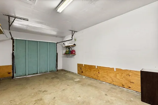 a view of a livingroom with furniture