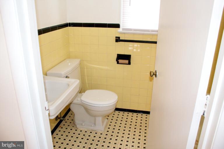 3710 Kayson Street Silver Spring, MD 20906 - Photo 22 of 24 a bathroom with a toilet and a shower