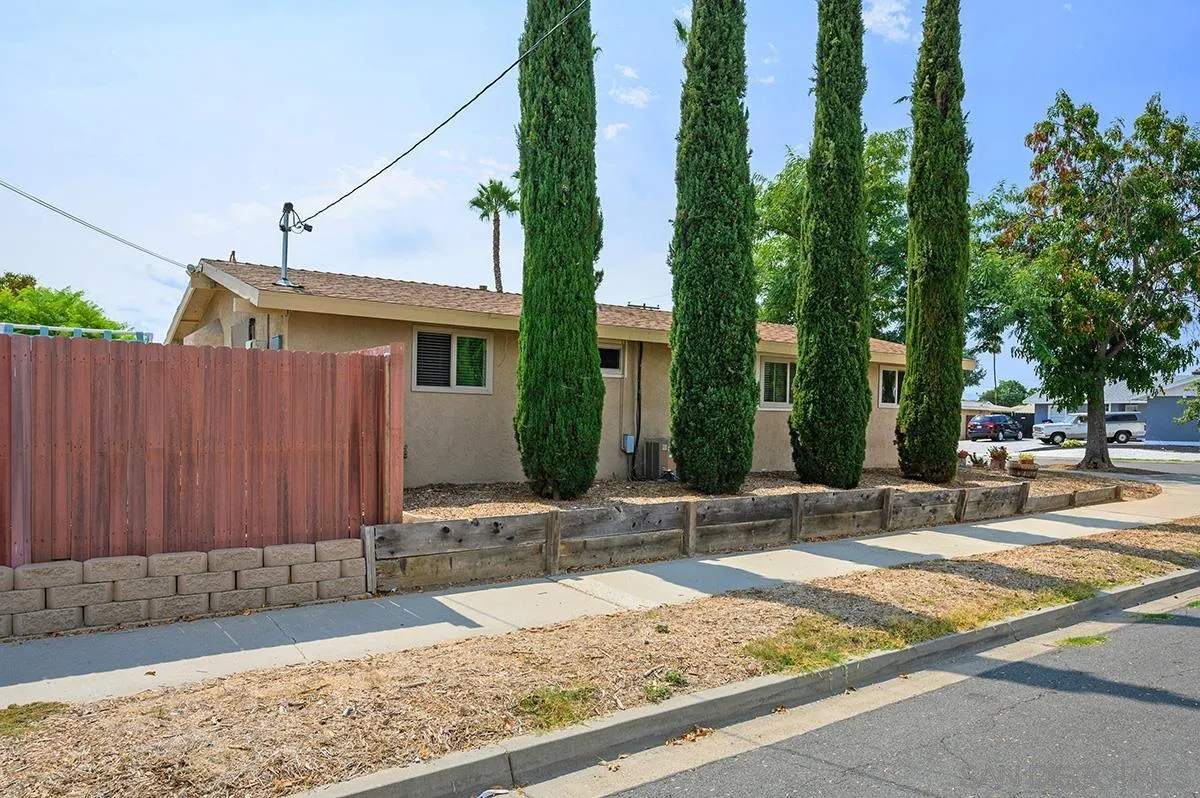 13055 Conley Street Poway, CA 92064 - Photo 2 of 31 Gallery Image 2