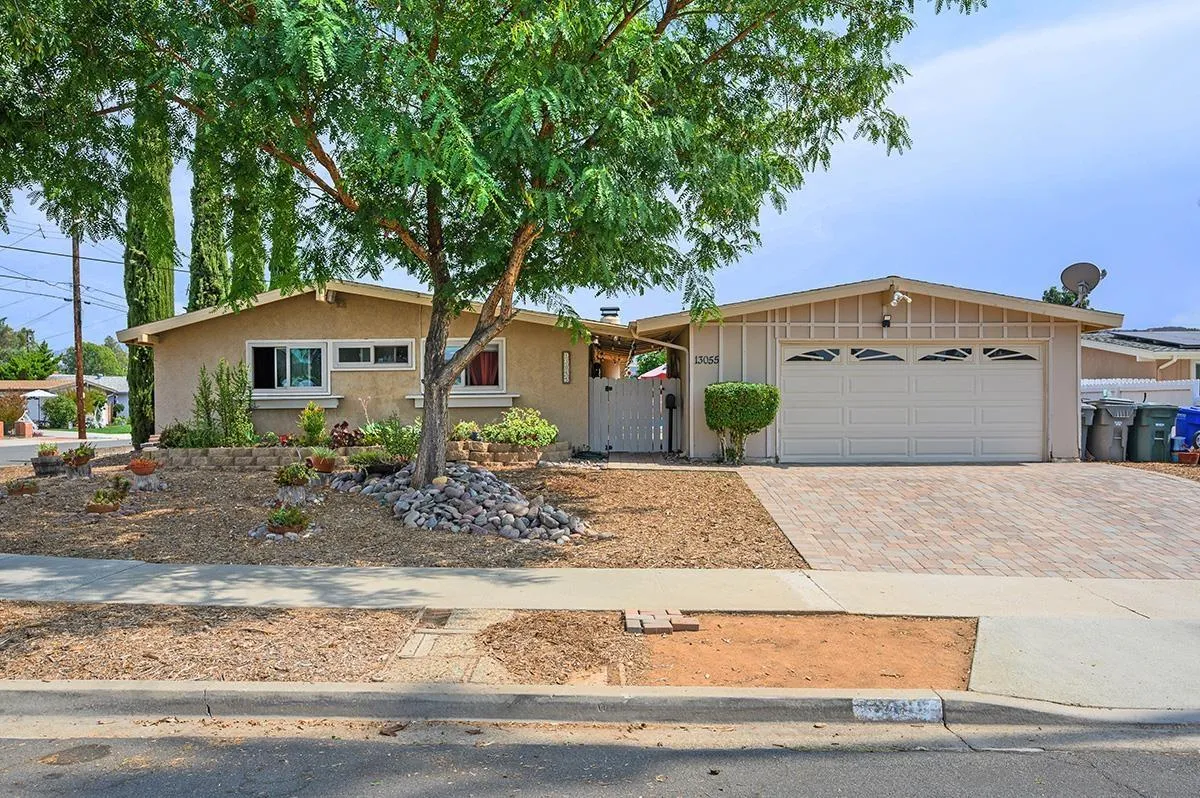 13055 Conley Street Poway, CA 92064 - Photo 4 of 31 Gallery Image 4