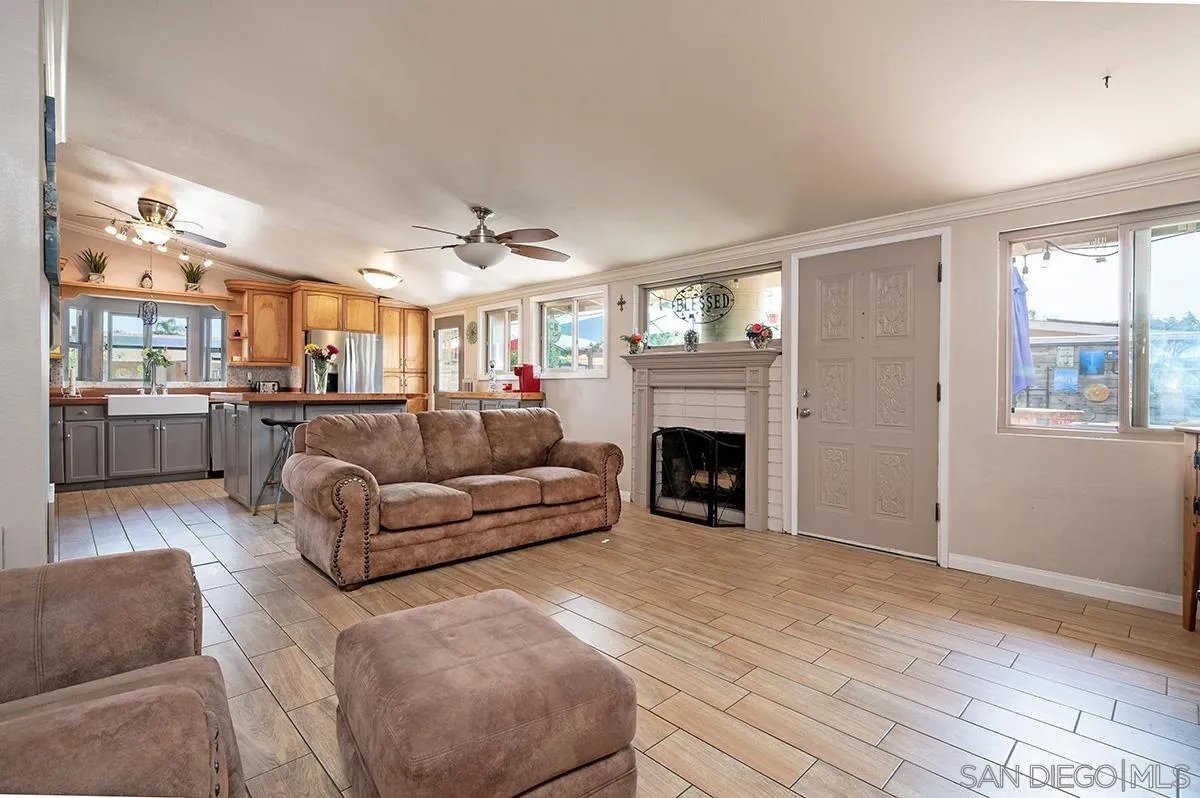 13055 Conley Street Poway, CA 92064 - Photo 7 of 31 Gallery Image 7