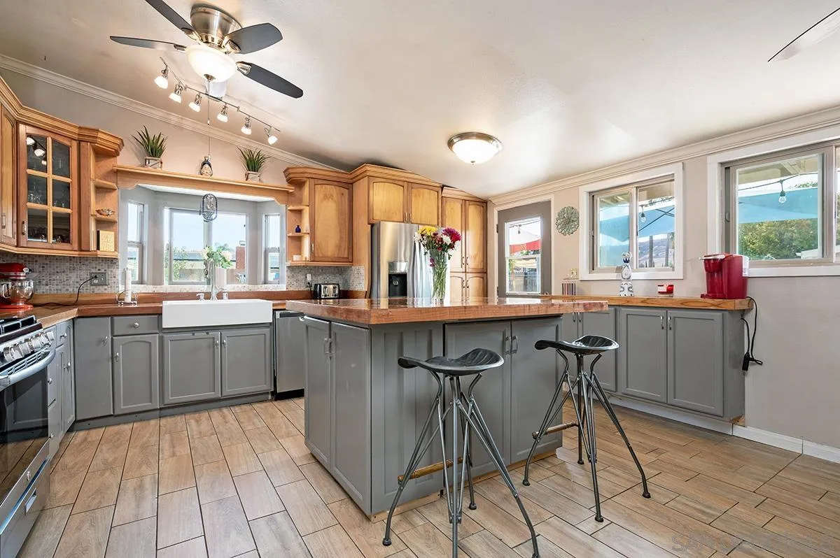 13055 Conley Street Poway, CA 92064 - Photo 9 of 31 Gallery Image 9