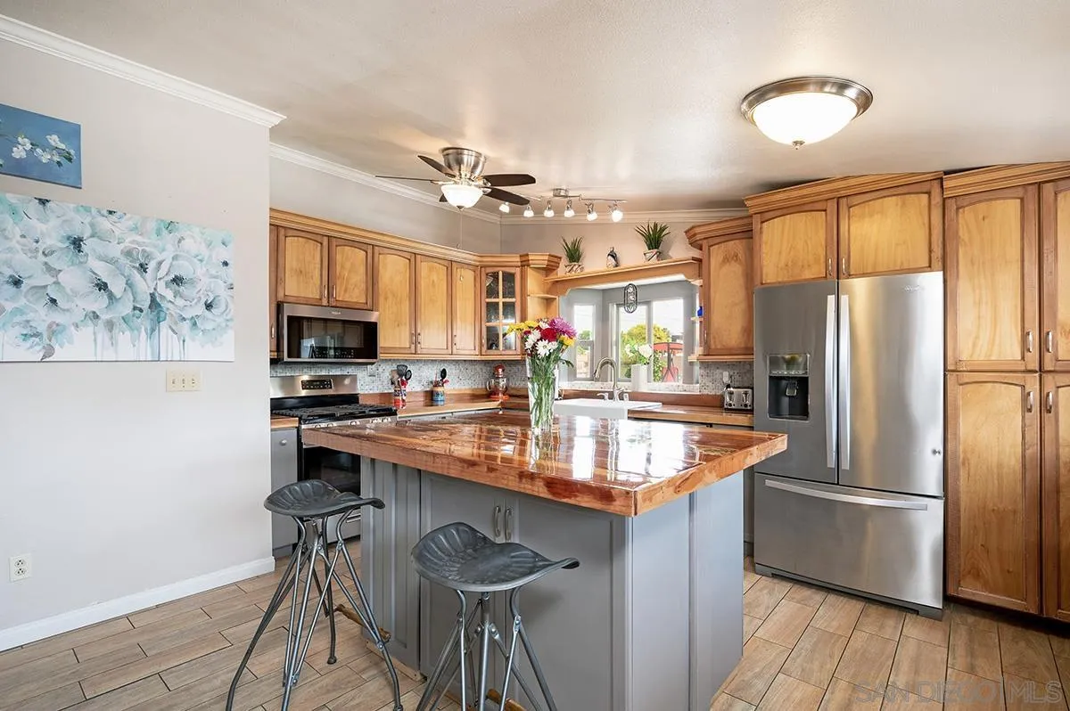 13055 Conley Street Poway, CA 92064 - Photo 10 of 31 Gallery Image 10