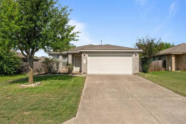 $1,800 | 404 Paige Bend, Hutto, TX 78634